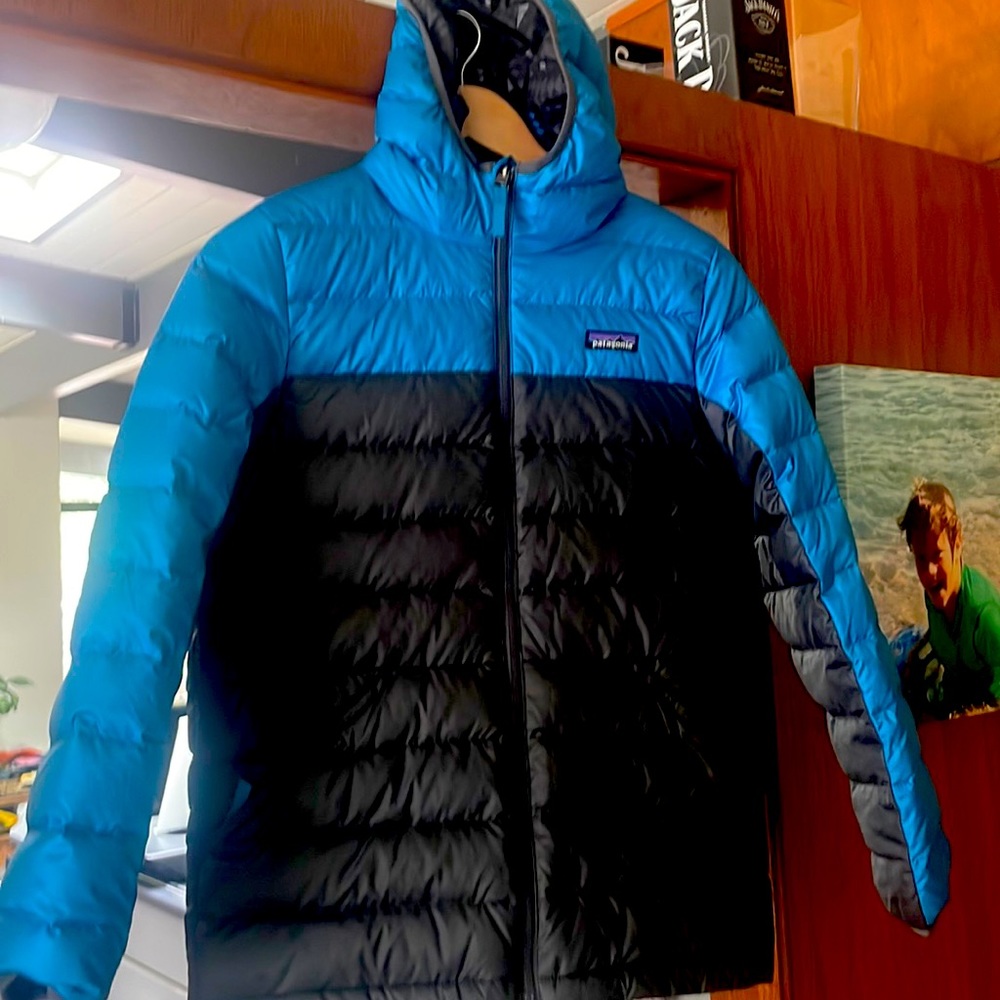 Kids Patagonia barely worn puffy with hoodie